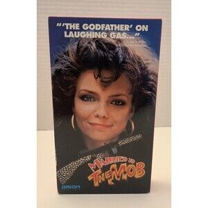VHS MOVIE- MARRIED TO THE MOB- MICHELLE PFEIFFER- ALEX BALDWIN